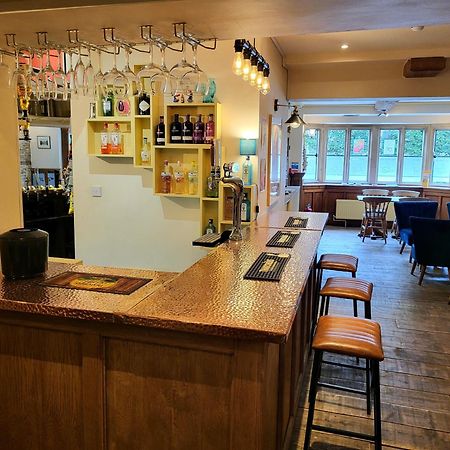 Swan Inn Lechlade Exteriér fotografie
